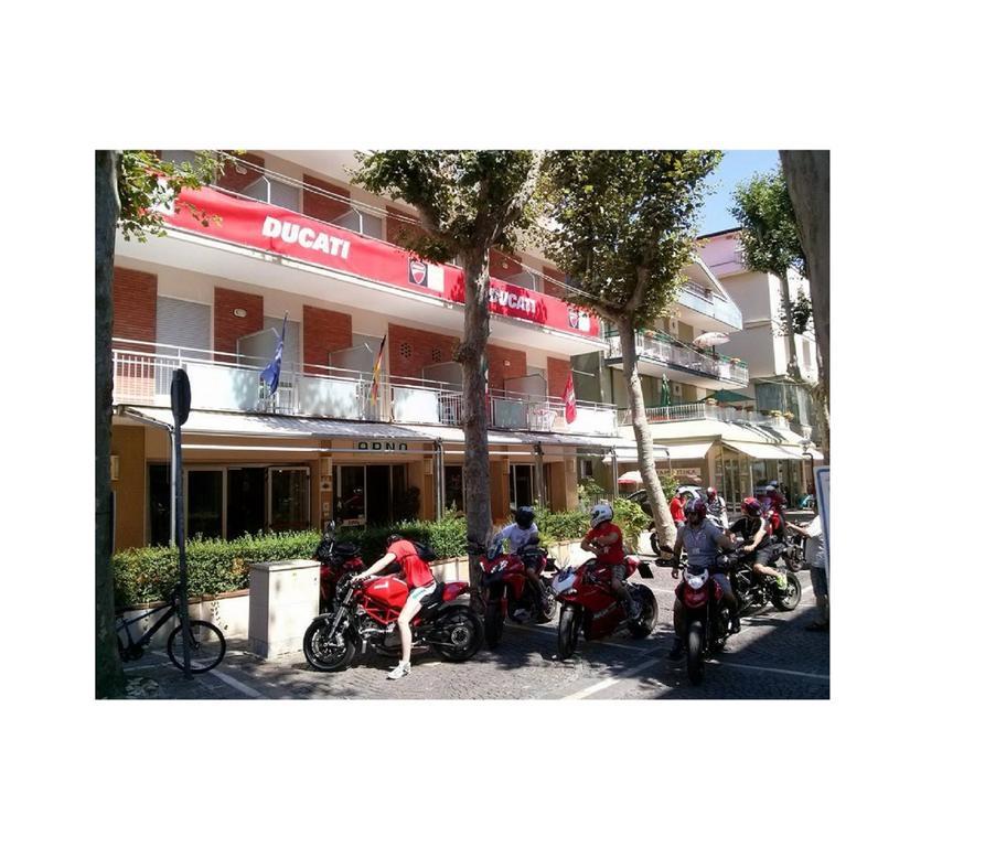 Hotel Arno Misano Adriatico Exterior photo
