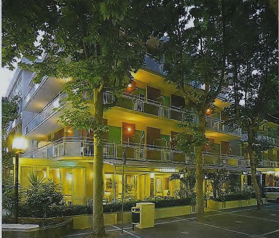 Hotel Arno Misano Adriatico Exterior photo