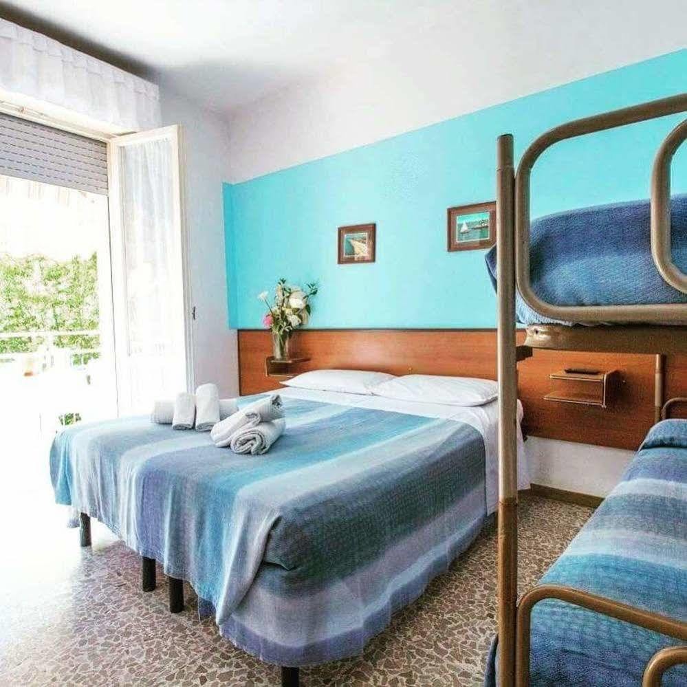 Hotel Arno Misano Adriatico Exterior photo