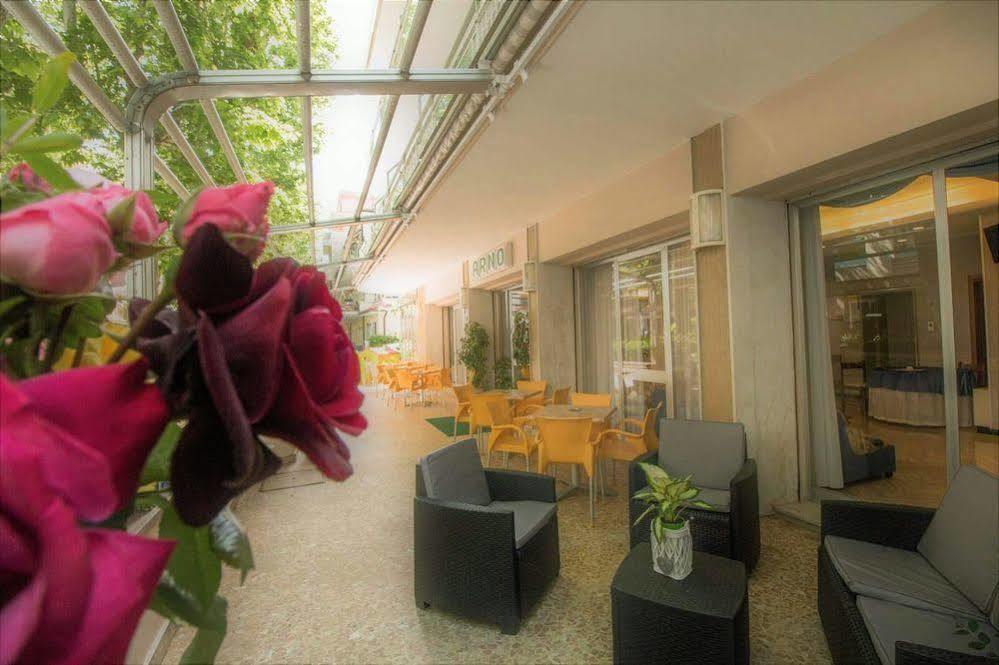 Hotel Arno Misano Adriatico Exterior photo