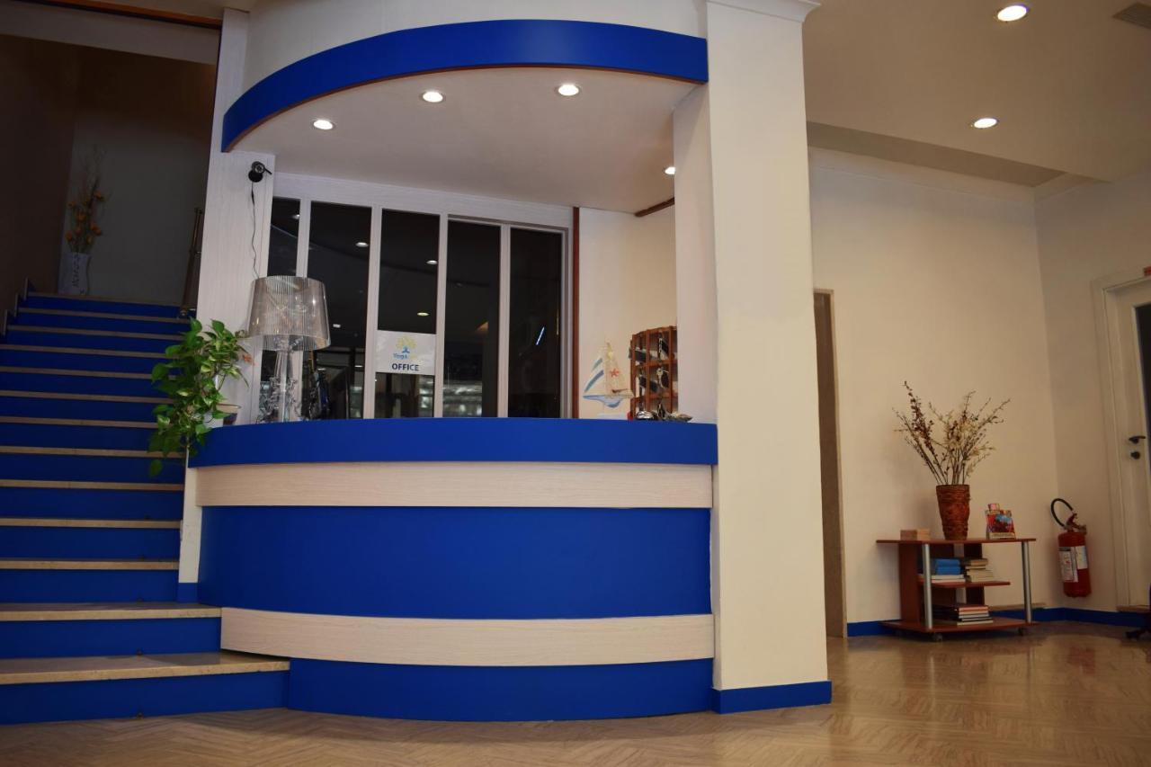 Hotel Arno Misano Adriatico Exterior photo